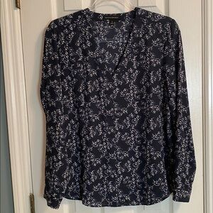 Banana Republic Size Small Long-sleeved V-neck Dk Navy Floral Popover Top - EUC